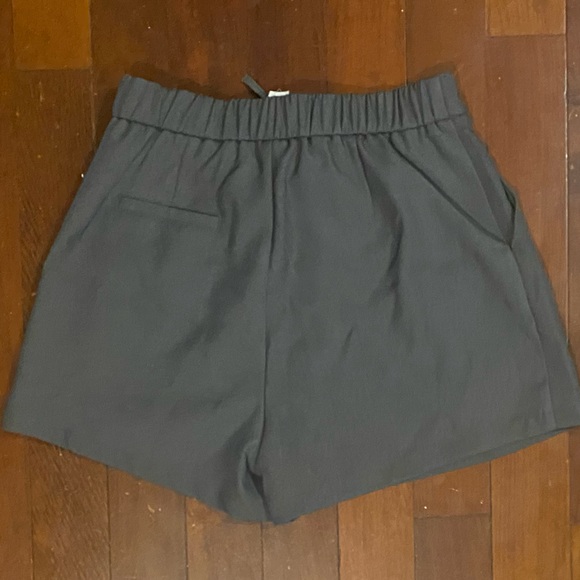 Halara High Waisted Drawstring Zipper Side Pocket Plain Casual Shorts 3'' - Picture 4 of 7